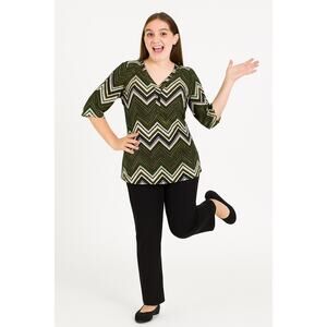 Unique Spectrum 3X High-Low Chevron Blouse with‎ Faux Zipper Pocket